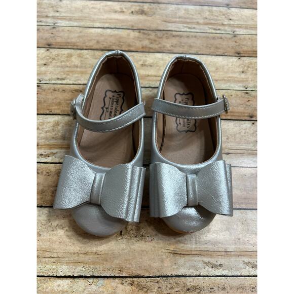 Pipperdoodles Silver Bow Shoes Toddler Size 28 (US 9) - Picture 1 of 7